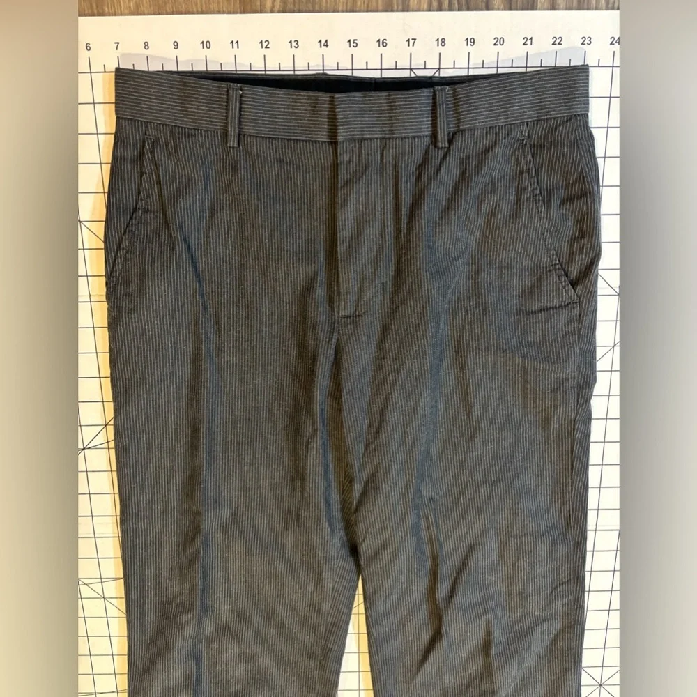 Banana Republic Men’s Size 31/30 Grey Modern Fit Pin‎ Striped Trouser Pants